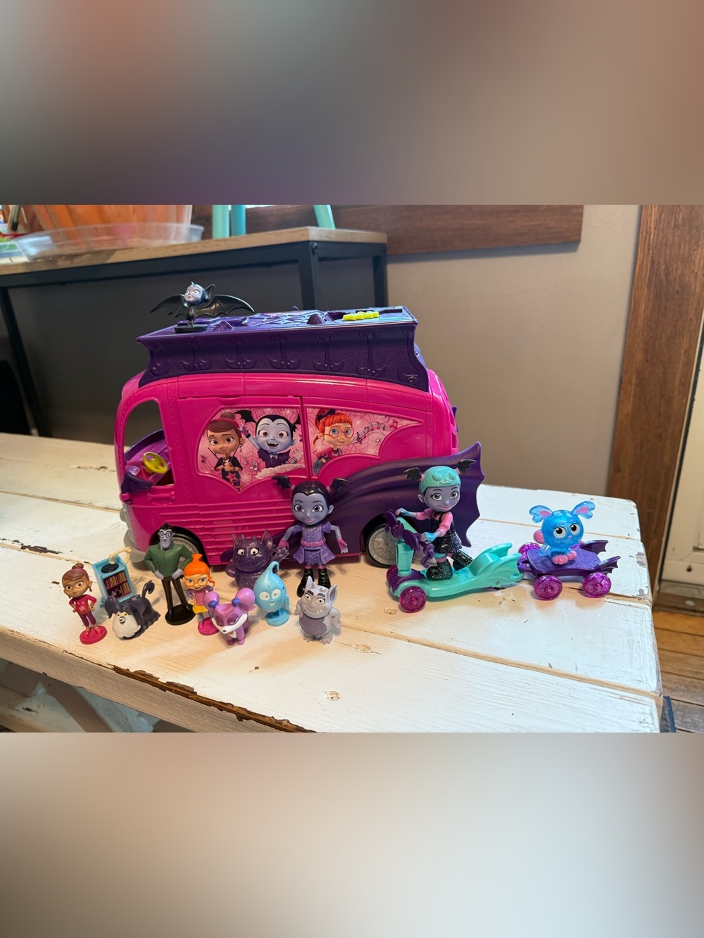 Vampirina Rock N Jam Touring Van Disney Junior Lights Sounds Working & Figures